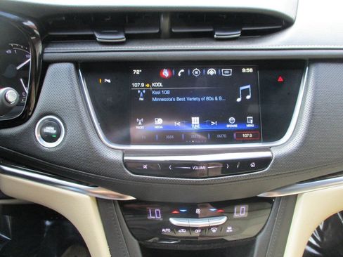 Used 2018 Cadillac XT5 FWD image 33