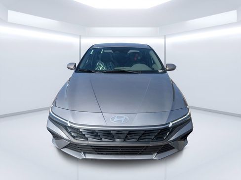 New 2026 Hyundai Elantra SE image 8