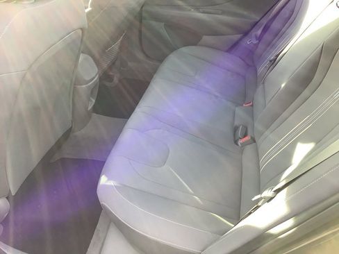 Used 2025 Hyundai Elantra SEL image 12