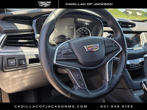 Used 2025 Cadillac XT5 Luxury FWD image 10
