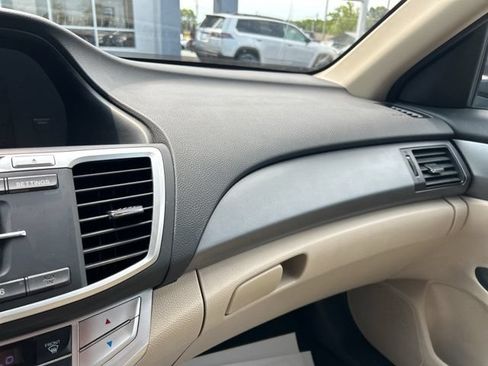 Used 2015 Honda Accord LX image 33