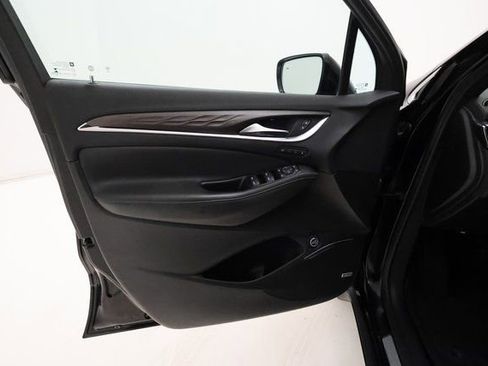 Used 2023 Buick Enclave Avenir image 8