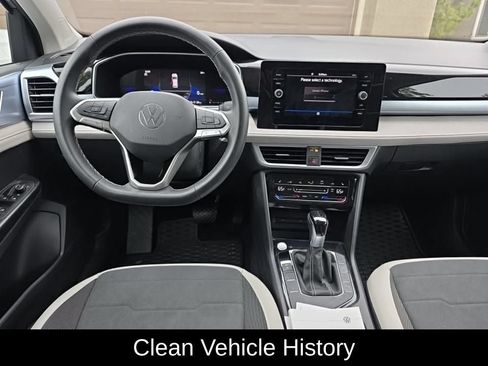 Used 2025 Volkswagen Taos SE w/ Panoramic Sunroof Package FWD image 4