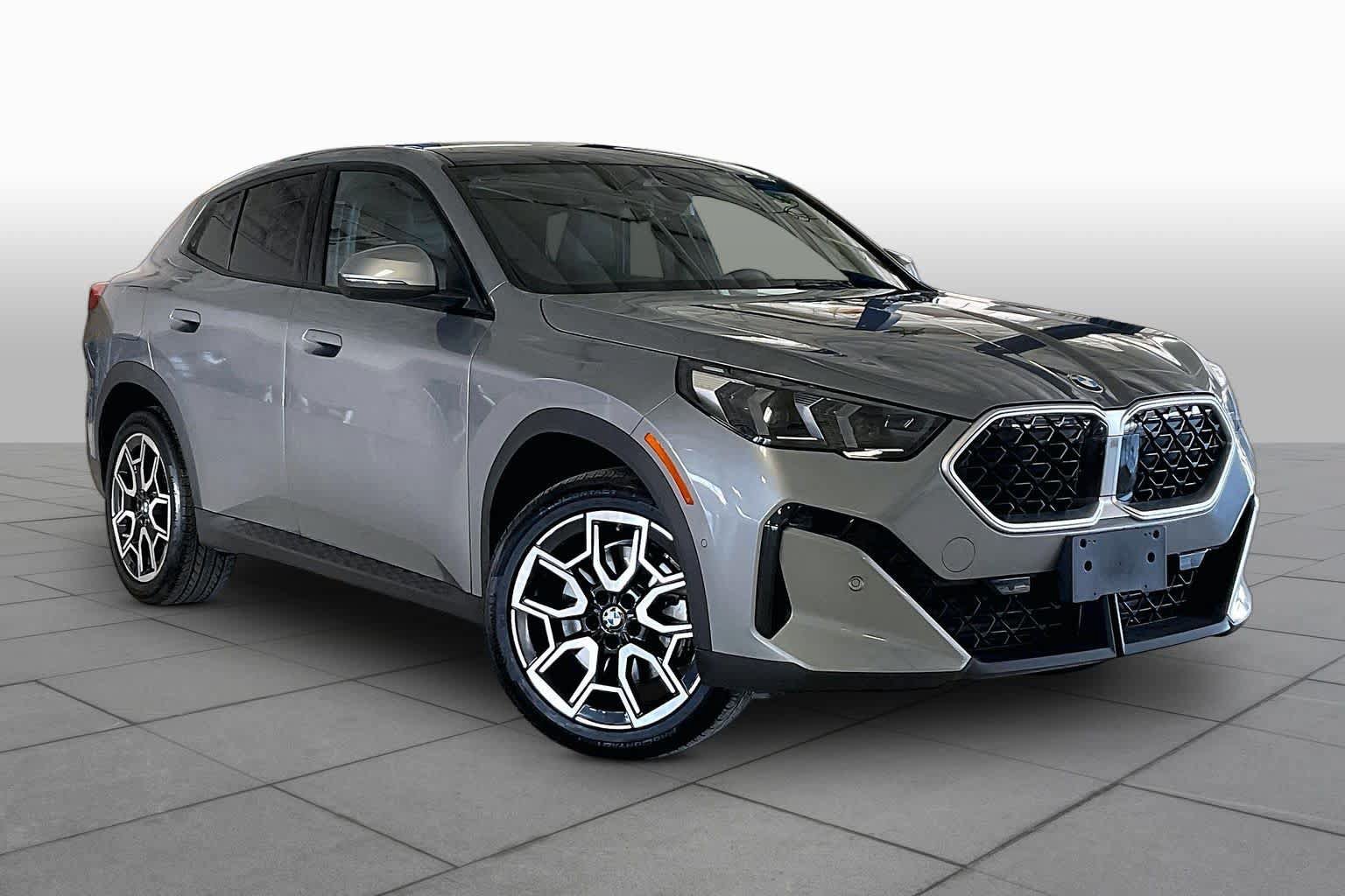 Used 2026 BMW X2 xDrive28i AWD/4WD image 2
