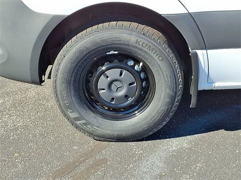 Used 2025 Mercedes-Benz Sprinter 2500 image 8