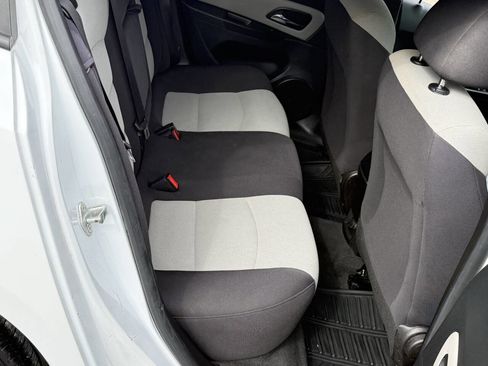 Used 2014 Chevrolet Cruze LS image 17