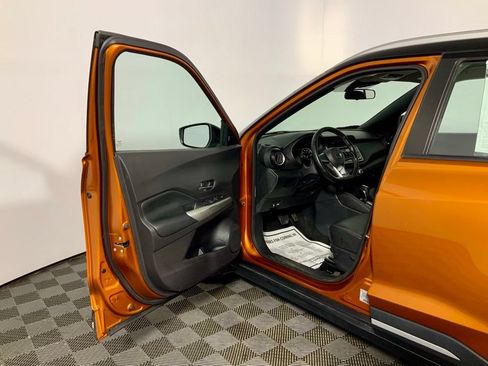 Used 2020 Nissan Kicks SR w/ SR Premium Package FWD image 17