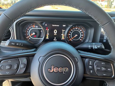 New 2025 Jeep Gladiator Rubicon w/ Convenience Group image 12