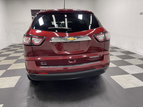 Used 2015 Chevrolet Traverse LT w/ Style and Technology Package image 3