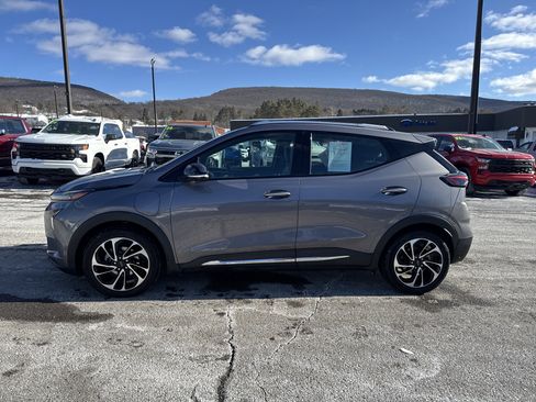 Used 2023 Chevrolet Bolt EUV Premier w/ Sun & Sound Package image 6