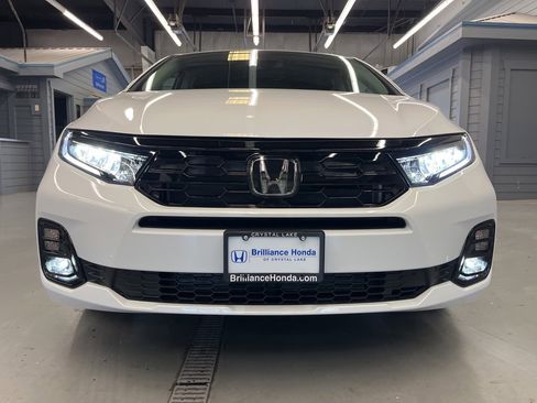 Used 2025 Honda Odyssey Elite image 2