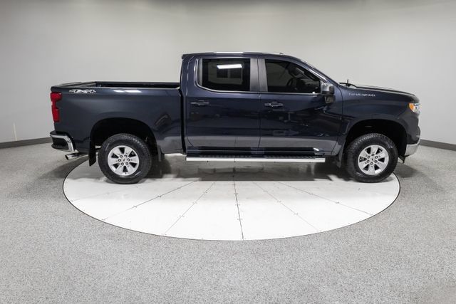 Used 2022 Chevrolet Silverado 1500 LT AWD/4WD image 6