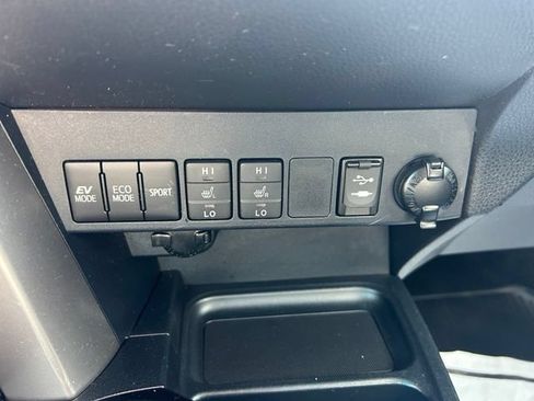 Used 2016 Toyota RAV4 Limited AWD/4WD image 28