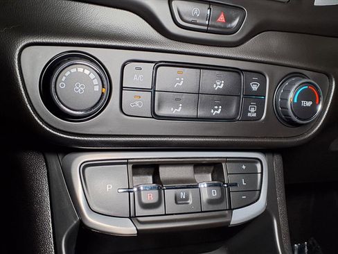 Used 2023 GMC Terrain SLE w/ Elevation Edition image 22