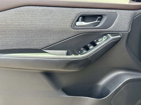 Certified 2023 Nissan Rogue SV FWD image 17