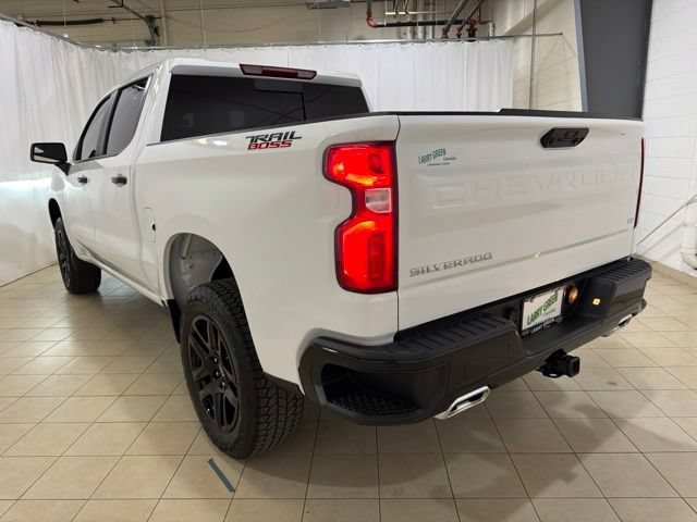 Used 2025 Chevrolet Silverado 1500 LT Trail Boss w/ Convenience Package II AWD/4WD image 4
