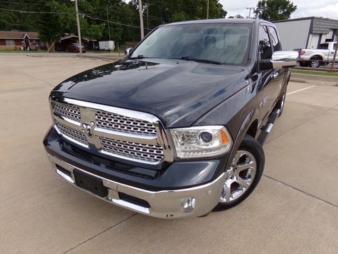 Used 2017 RAM 1500 Laramie w/ Convenience Group RWD image 7