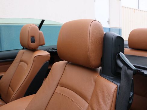 Used 2011 BMW 335i Convertible image 38