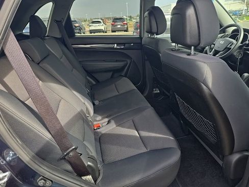 Used 2012 Kia Sorento LX image 27
