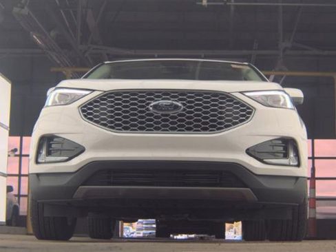 Used 2024 Ford Edge SEL w/ Convenience Package AWD/4WD image 3