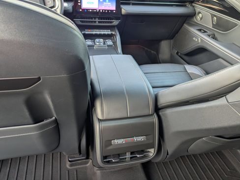 Used 2024 Lincoln Nautilus Reserve w/ Equipment Group 202A AWD/4WD image 29