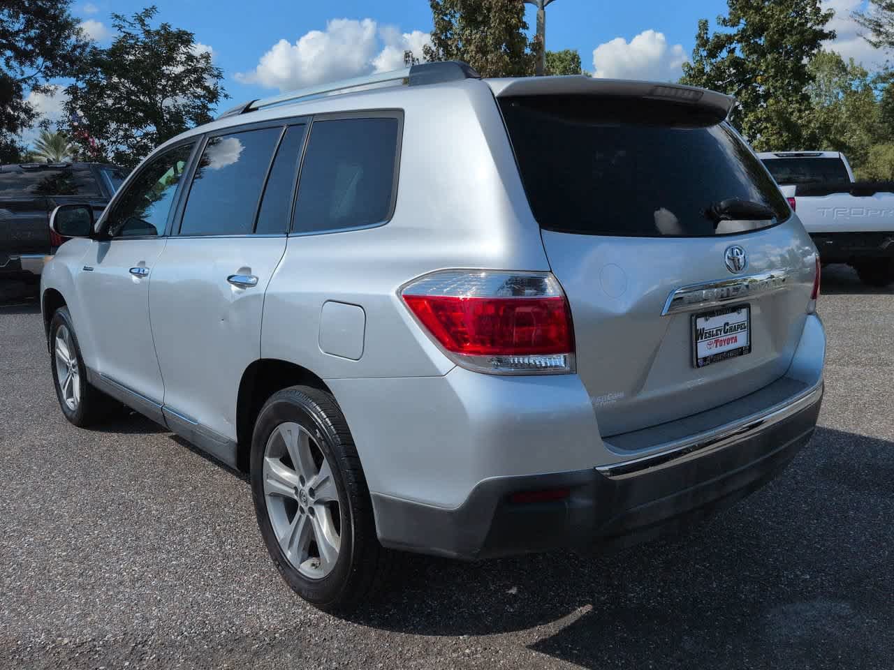 Used 2011 Toyota Highlander Limited w/ Tow Pkg FWD image 4