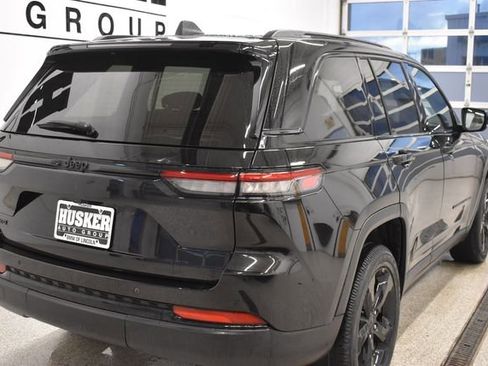 Used 2024 Jeep Grand Cherokee Altitude AWD/4WD image 4