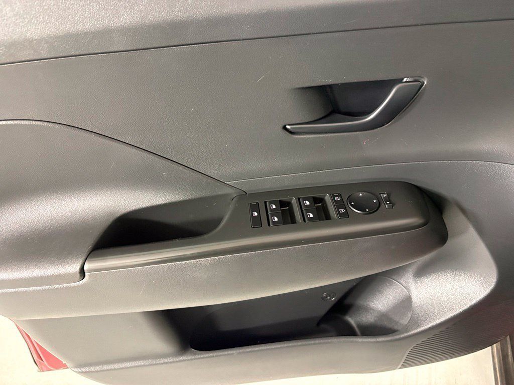 Used 2025 Hyundai Kona SEL FWD image 19