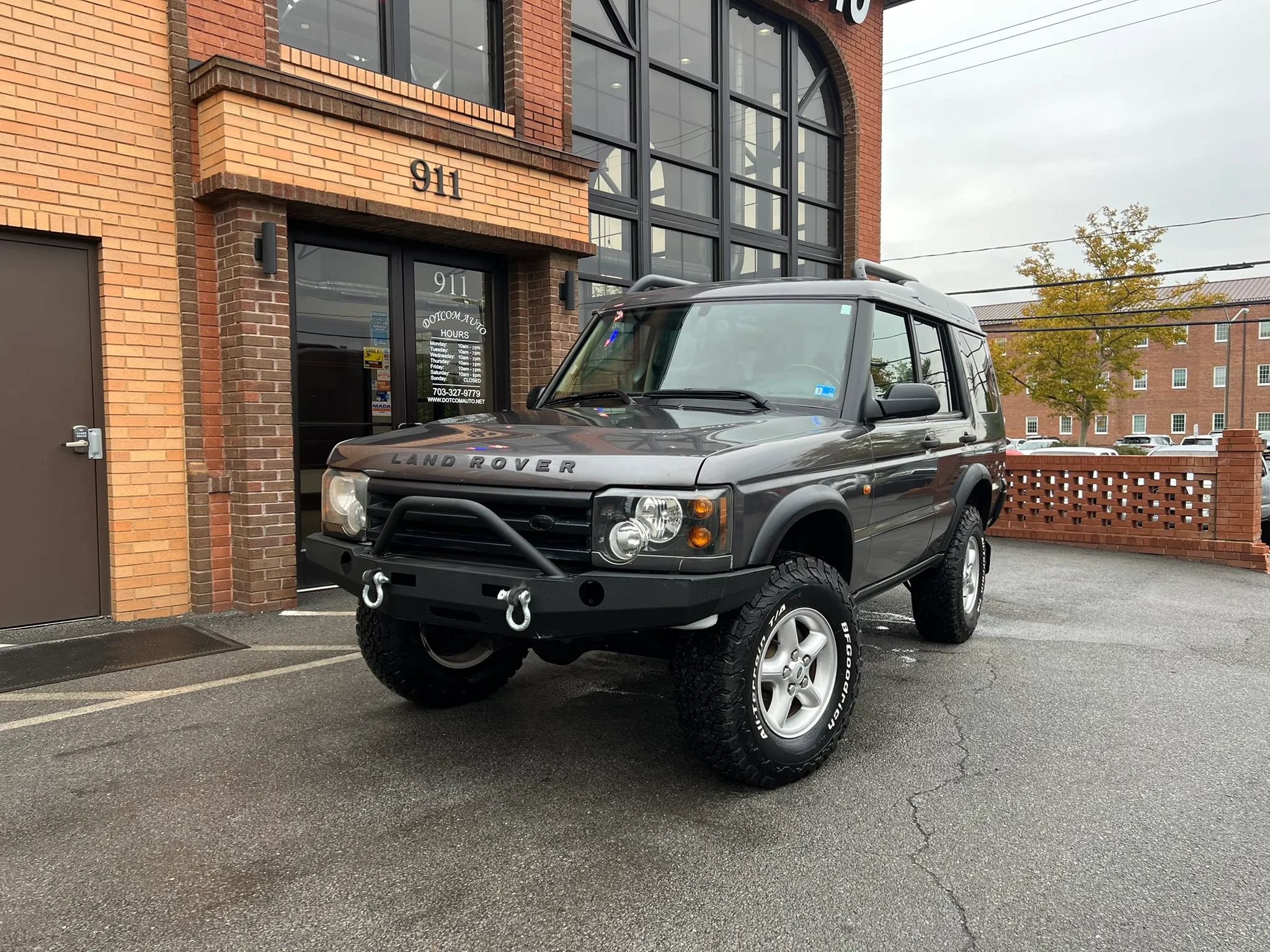 Used 2004 Land Rover Discovery S AWD/4WD image 2