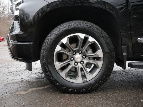 Used 2024 Chevrolet Silverado 1500 High Country w/ Z71 Off-Road Package image 9