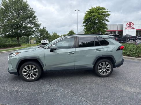 Used 2019 Toyota RAV4 XLE Premium w/ Cold Weather Package FWD image 3