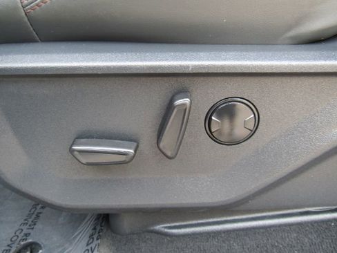 Used 2025 Ford Expedition Active image 17