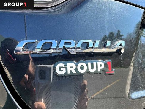 Used 2022 Toyota Corolla LE FWD image 32