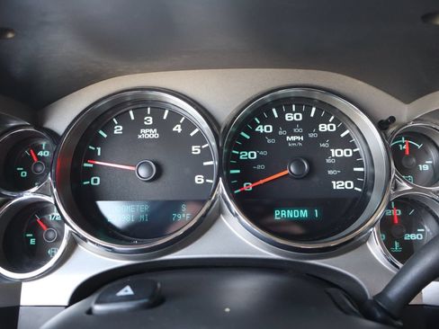 Used 2011 GMC Sierra 2500 SLE w/ Suspension Package, Off-Road AWD/4WD image 31