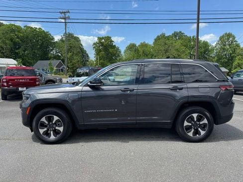Used 2023 Jeep Grand Cherokee 4WD 4xe image 3
