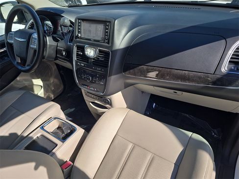 Used 2012 Chrysler Town & Country Touring-L w/ Premium Group image 9