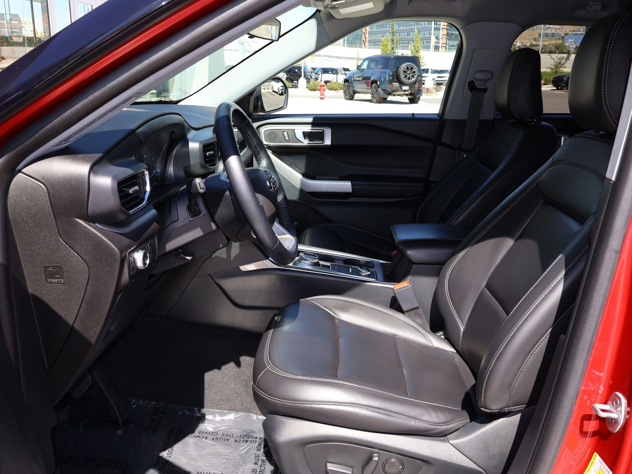 Used 2022 Ford Explorer XLT w/ Equipment Group 202A AWD/4WD image 16