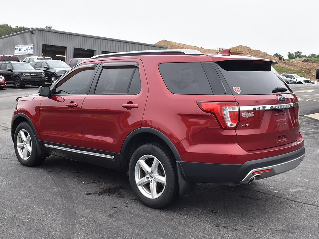 Used 2016 Ford Explorer XLT w/ Equipment Group 202A AWD/4WD image 2