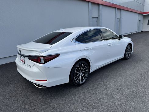 Used 2025 Lexus ES 350 w/ Premium Package FWD image 5