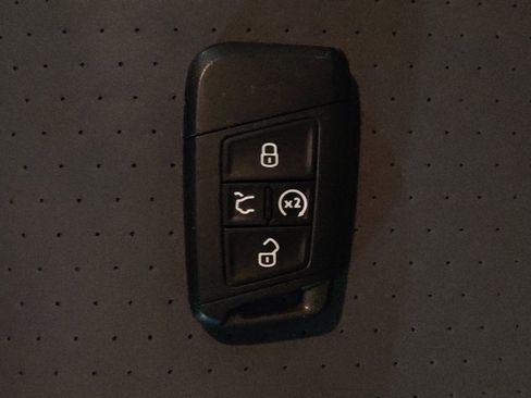 Used 2025 Volkswagen Jetta SE image 32