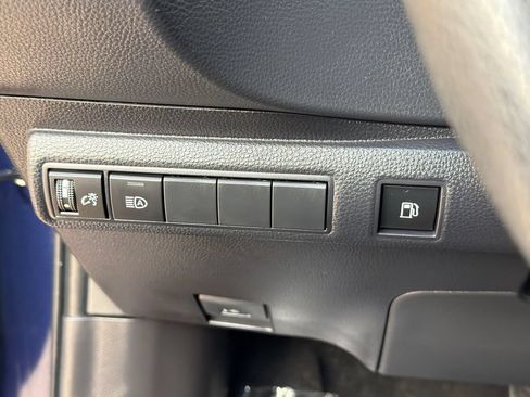 Used 2024 Toyota Corolla LE w/ LE Convenience Package FWD image 20