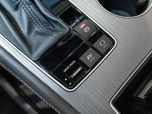 Certified 2025 Toyota Sienna LE FWD image 24