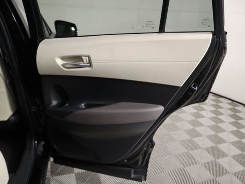 Used 2023 Toyota Corolla Cross XLE image 27