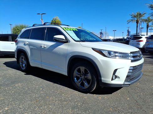 Used 2018 Toyota Highlander AWD V6 image 3