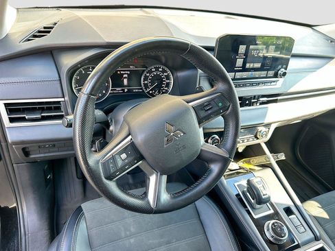 Used 2024 Mitsubishi Outlander SE AWD/4WD image 38