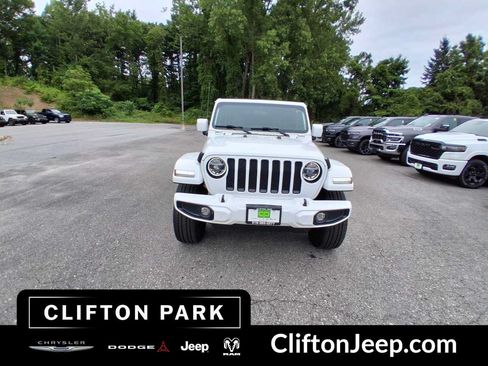 Used 2022 Jeep Wrangler Unlimited Sahara AWD/4WD image 2