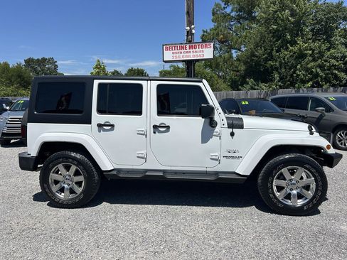 Used 2016 Jeep Wrangler Unlimited Sahara w/ Max Tow Package AWD/4WD image 3