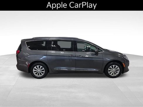 Used 2018 Chrysler Pacifica Touring-L image 7