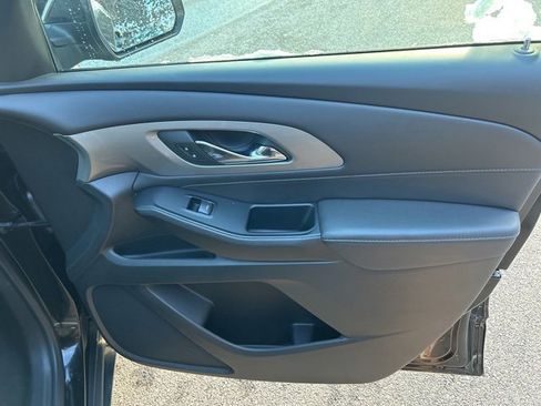 Certified 2023 Chevrolet Traverse LT image 6