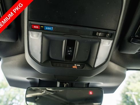 Used 2025 Subaru Forester Premium AWD/4WD image 17
